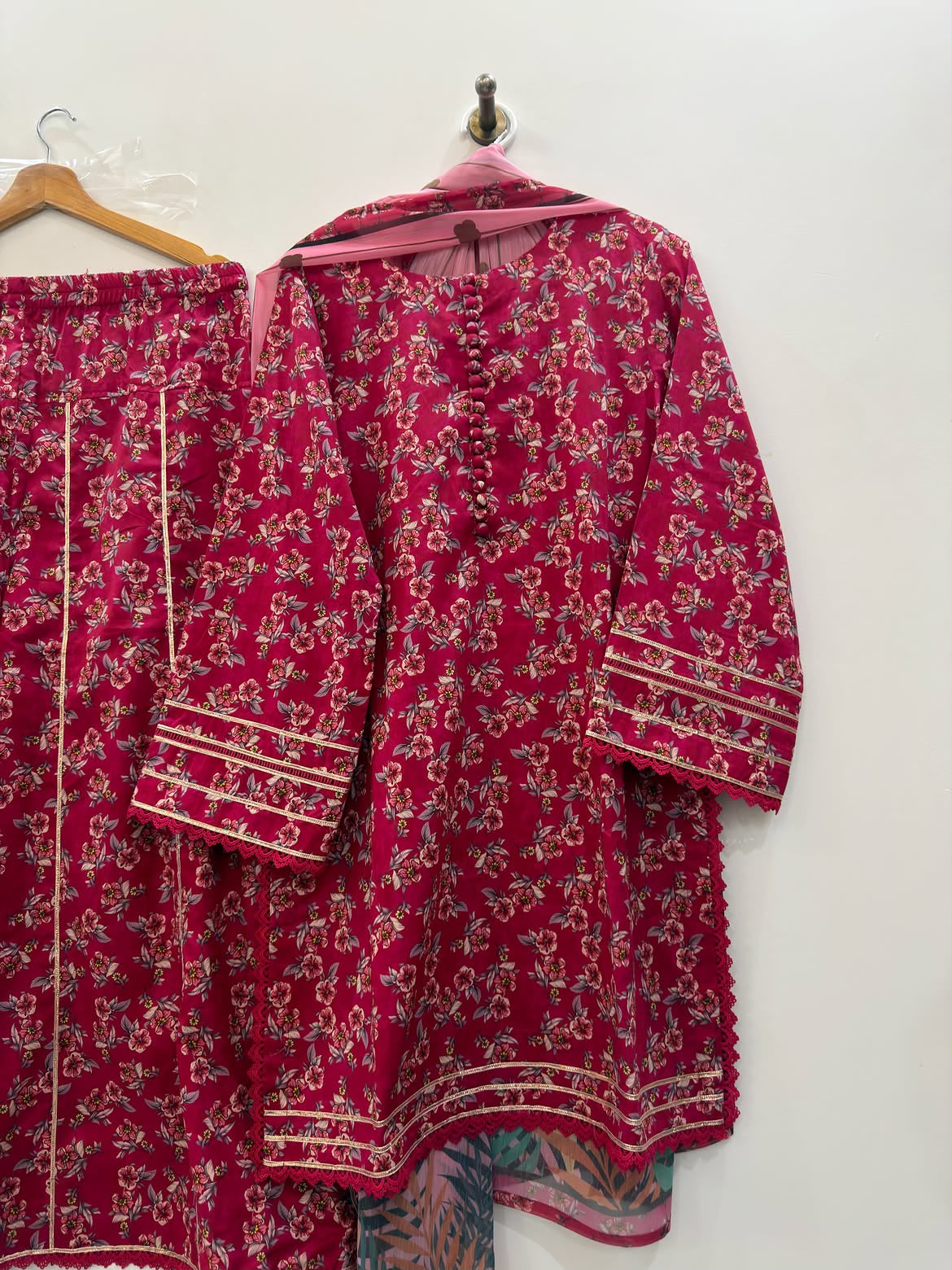 3 Pcs DC Separate Lawn Suit for Women | Printed Lawn Fabric | Lace & Gotta Work | Printed Chiffon Dupatta | Unstitched Pakistani Dress | Small, Medium