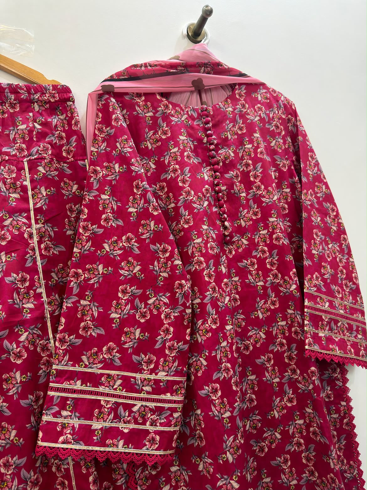 Deep Magenta 3 Pcs Lawn Suit with Lace & Gotta Work and Printed Chiffon Dupatta